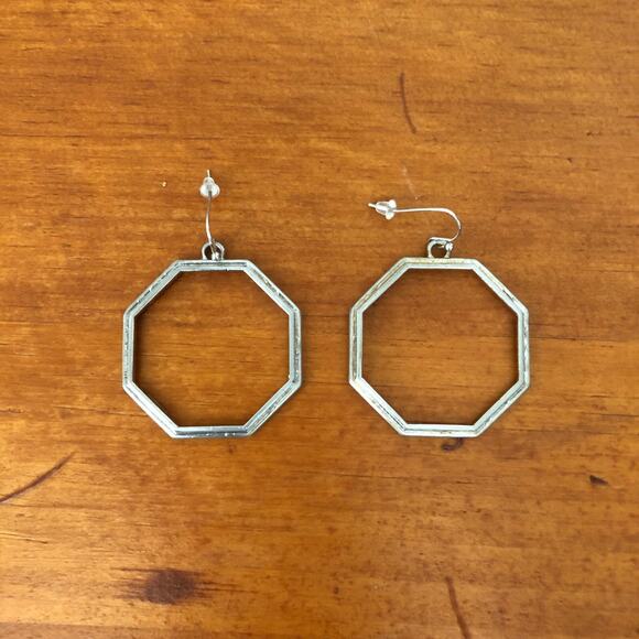 Marlyn Schiff Octagon Hoop Dangle Earrings Silver Tone Minimalist Geometric NIP - Picture 1 of 7